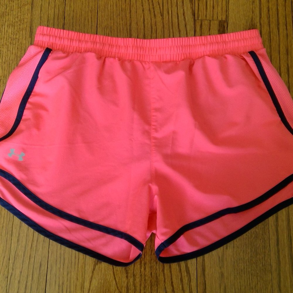 Under Armour Size Medium Pink and Black Jogging Shorts